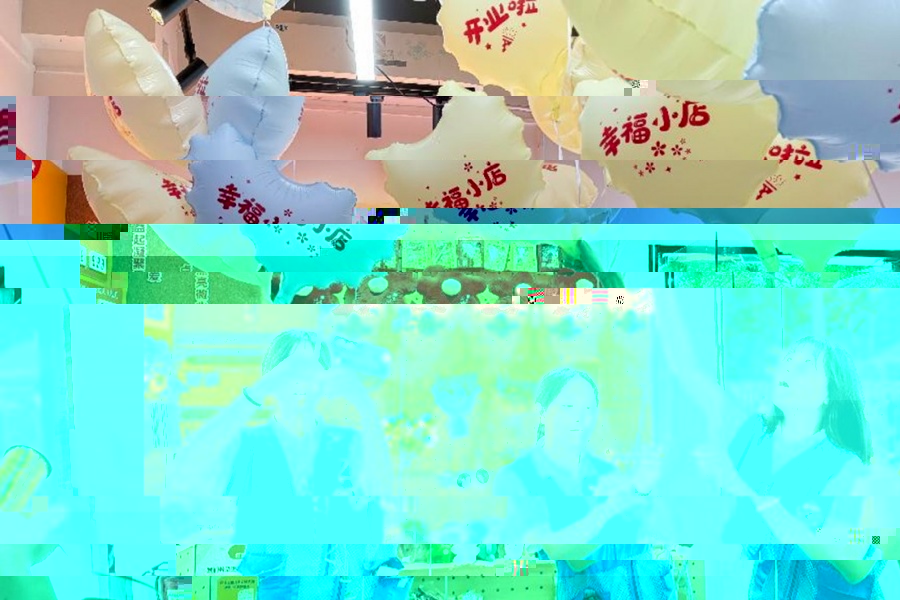 服務隊成員布置小攤.jpg