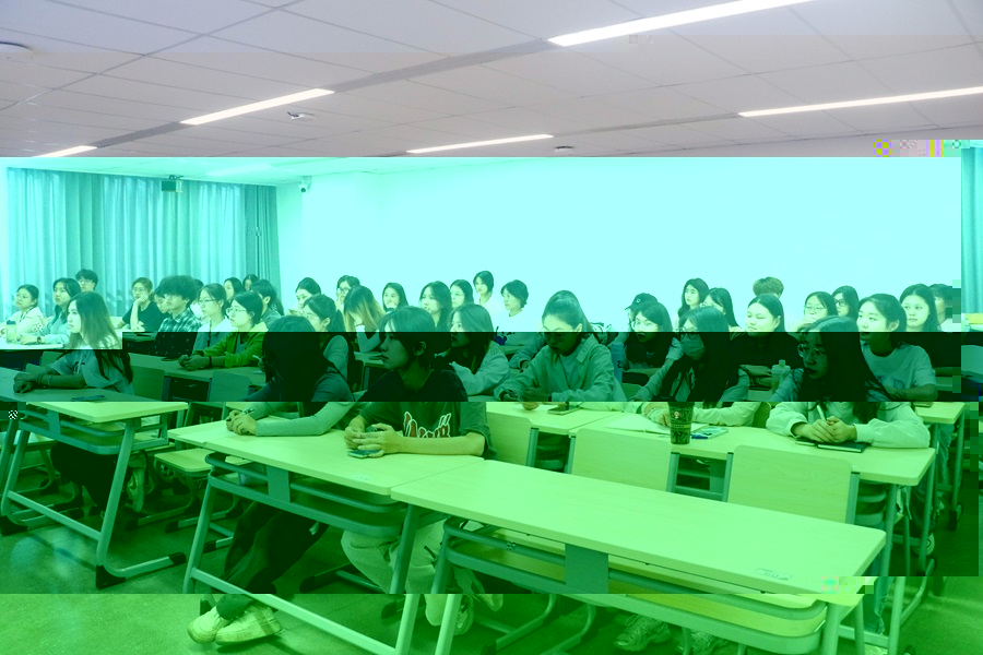 各班學委認真聆聽.jpg